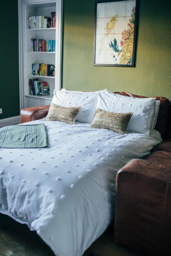 The Main Street Burrow - Your Perfect Hideaway St Boswells 外观 照片